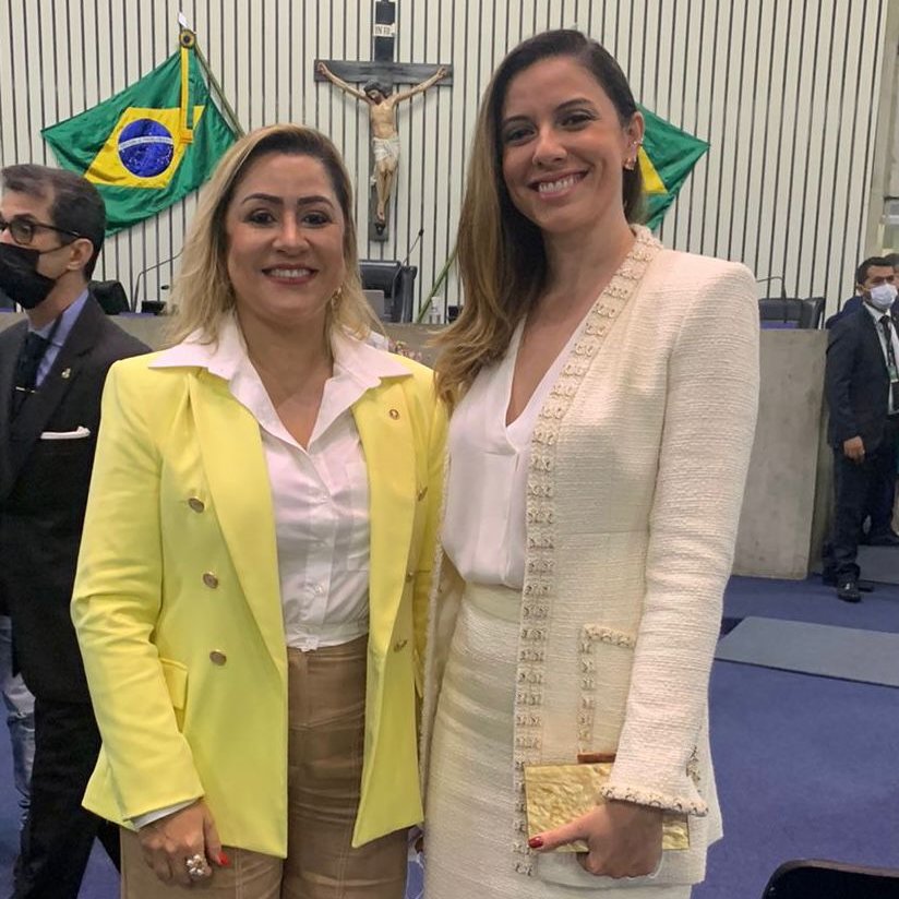 adpec_oficial's tweet photo. 📣 No último sábado, 2 de Abril, foi realizada a sessão solene para a posse de Izolda Cela como Governadora do Ceará. Na ocasião, a #ADPEC, por meio da sua presidenta, Andréa Coelho, e a Diretora Parlamentar, Kelviane Barros, prestigiaram a primeira mulher Governadora no Ceará. https://t.co/2lFSMRkPRq