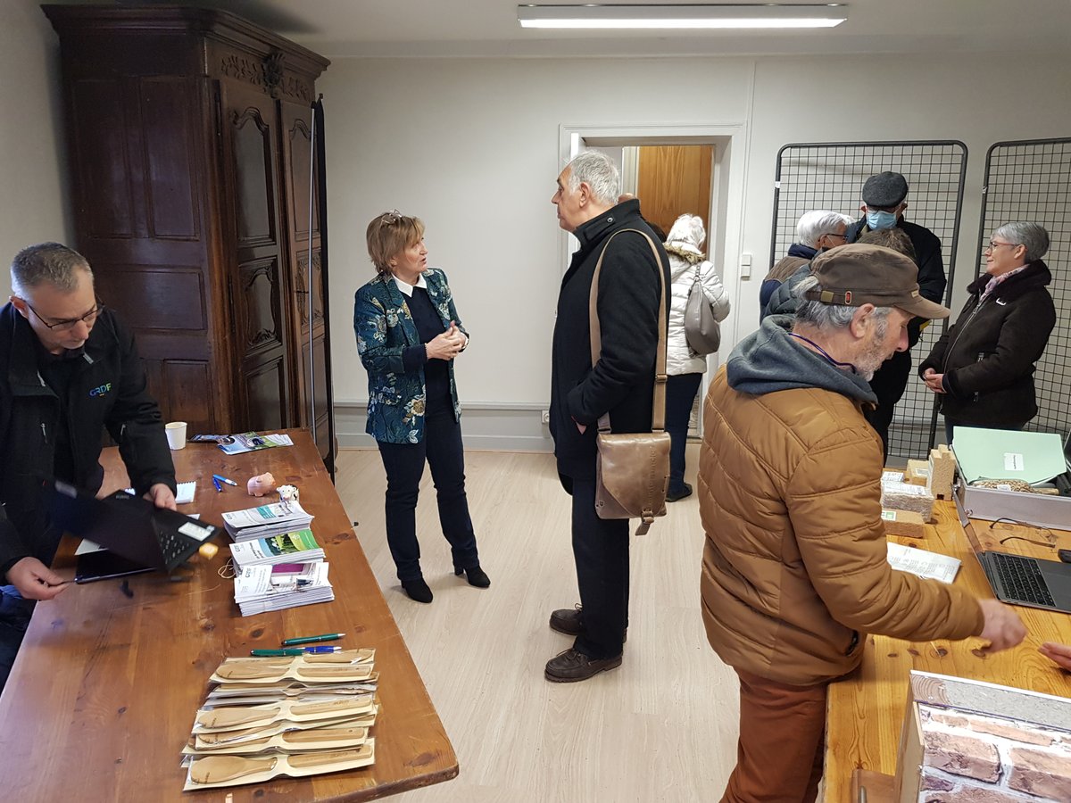 Samedi, matinée réussie à Limas en partenariat avec l'@agglobeaujolais, et la sensibilisation de sa population à la #transitionenergetique avec l'<a href="/ALTE_69/">ALTE 69</a> sur la rénovation, du SYTRAIVAL pour les consignes de tri et #grdf sur le #gazvert et solutions gaz performantes, innovantes.