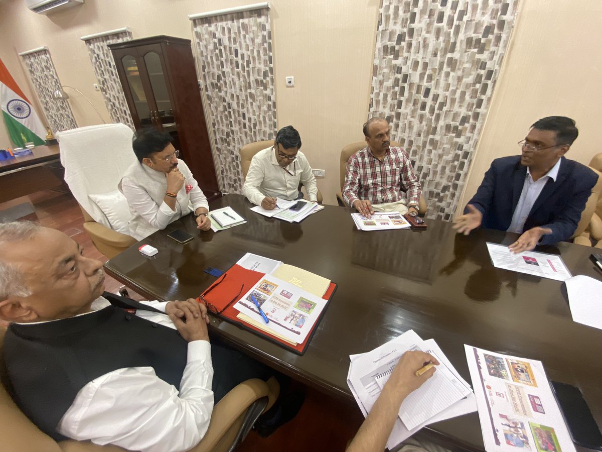 devusinh's tweet photo. Reviewed the functioning of India Post Payments Bank - (IPPB). 

It offers Yeoman service of financial inclusions at the door steps of crores of citizens in rural India. https://t.co/am115J0iQ7