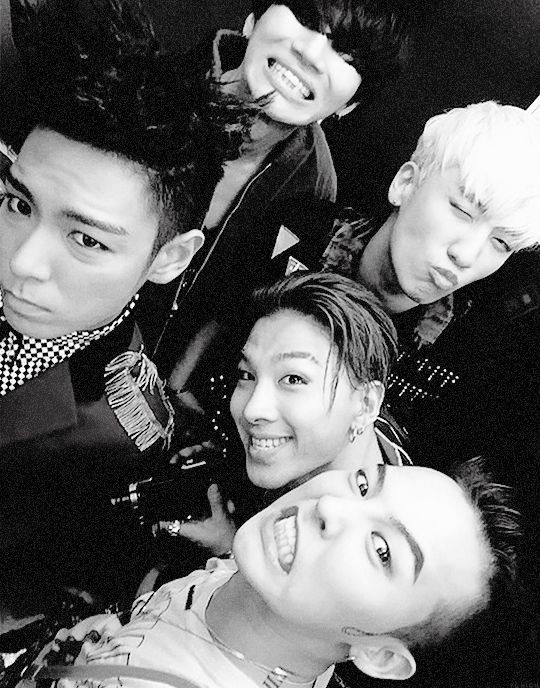 Vipjulia1's tweet photo. #BIGBANGisBACK
😍😍😍😍 https://t.co/Aj15yXjrSD
