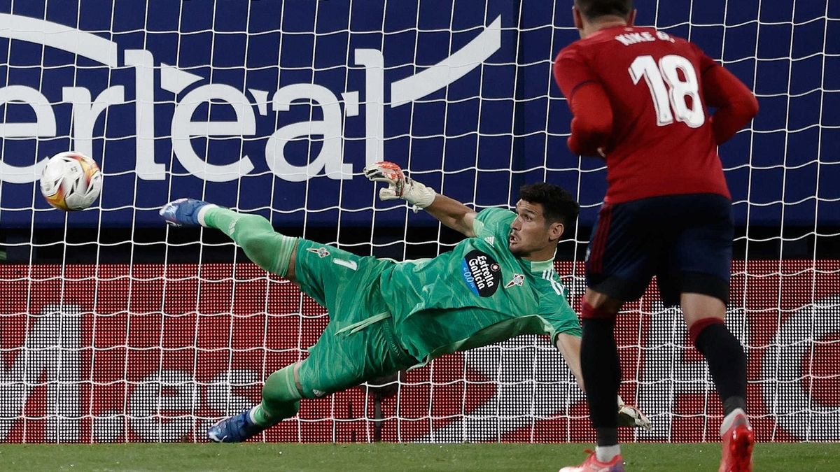 RCCelta's tweet photo. Di𝐌𝐔𝐑𝐎 es... 🙅⛔🙌 ¡𝔼𝕃 ℙ𝔸ℝ𝔸ℙ𝔼ℕ𝔸𝕃𝕋𝕀𝕊!
Primer portero de nuestra historia en detener 4⃣ penaltis en una temporada de @LaLiga. ¡Dale, papá! 🧉
#DiMuro #RCCelta https://t.co/ggpBOKXRaa