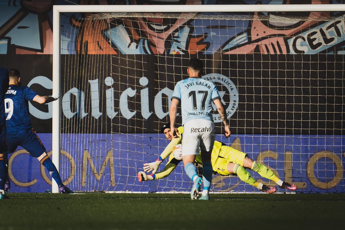 RCCelta's tweet photo. Di𝐌𝐔𝐑𝐎 es... 🙅⛔🙌 ¡𝔼𝕃 ℙ𝔸ℝ𝔸ℙ𝔼ℕ𝔸𝕃𝕋𝕀𝕊!
Primer portero de nuestra historia en detener 4⃣ penaltis en una temporada de @LaLiga. ¡Dale, papá! 🧉
#DiMuro #RCCelta https://t.co/ggpBOKXRaa