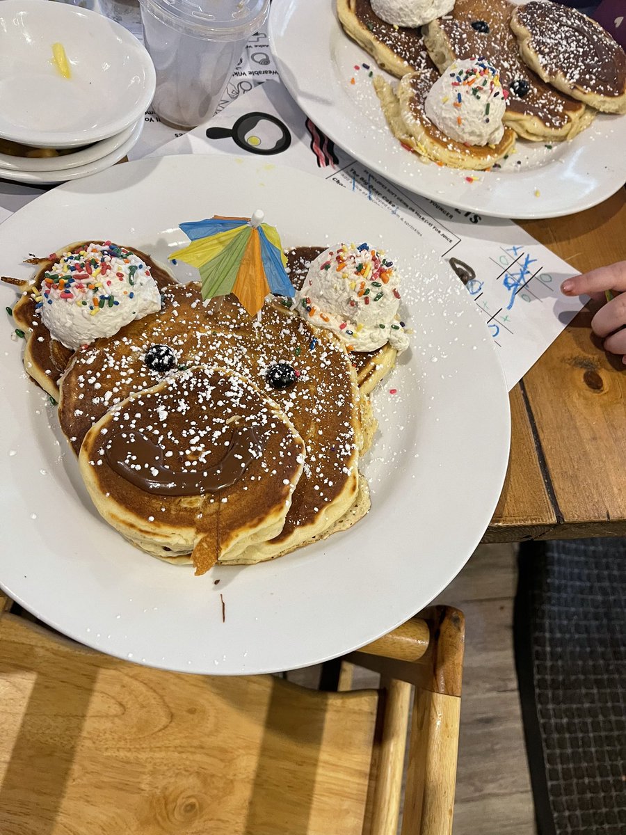 TVProducerCarla's tweet photo. I highly recommend trying Honeybear Cafe in Rogers Park. It was delicious and kid friendly! https://t.co/A7mrVmhTy0