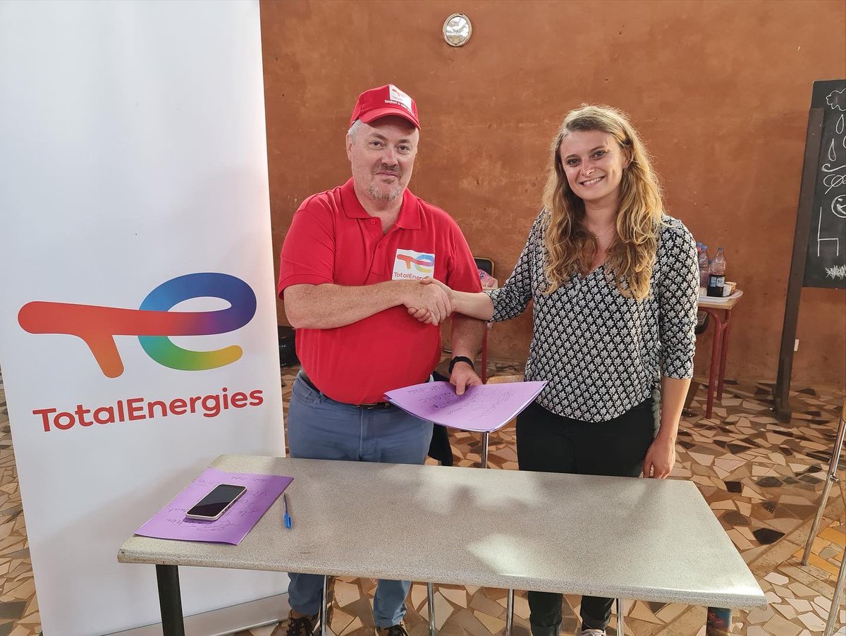 PhiPrudent's tweet photo. La #FondationTotalEnergiesSénégal soutient les associations Irrigasc (création d’activités économiques autour de la plantation d’arbres fruitiers) et Village Pilote (réinsertion des enfants de la rue) au #Sénégal. @TotalEnergies #TotalEnergiesFoundation https://t.co/2cm3W5o8Vu