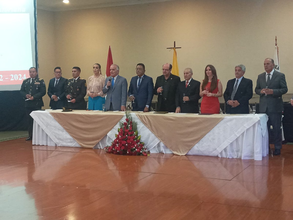 CCPIbarra's tweet photo. En representación de la @CCPIbarra nuestra Vicepresidenta Maria Belén Guerrero formó parte del evento de posesión de la nueva Directiva de la Federación Médica Ecuatoriana; en este importante acto se llevó a cabo la firma del convenio interinstitucional entre las dos entidades. https://t.co/nVAg9RRMom