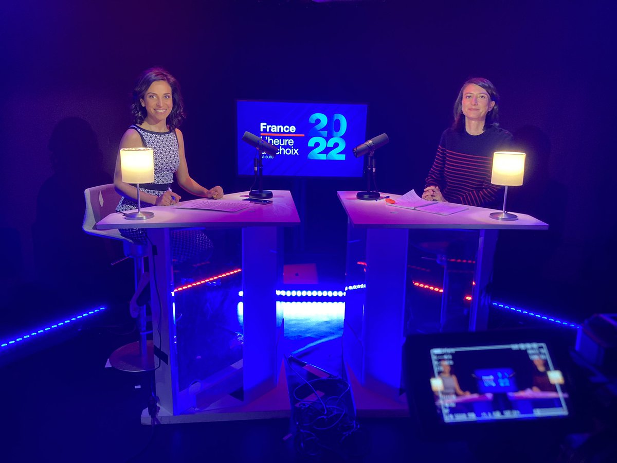 LiseBarcellini's tweet photo. Tic tac tic tac ⏰, notre live sur facebook et YouTube commence dans qq minutes #f24 à J-6 avant le 1er tour #Presidentielle2022 avec @RoselyneFebvre @AchrenVerdian @mayanais_y @karinaf24 @BFadile ! On attend vos questions https://t.co/L089cgWRhx