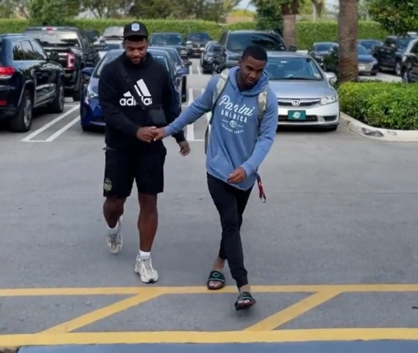 InchesNFL's tweet photo. Visual evidence that Tua was trying to hold Waddle back to prevent him from getting into the facility first?!  Why must we have a controversy on the first day 😵‍💫 https://t.co/SIuSbLXhkv