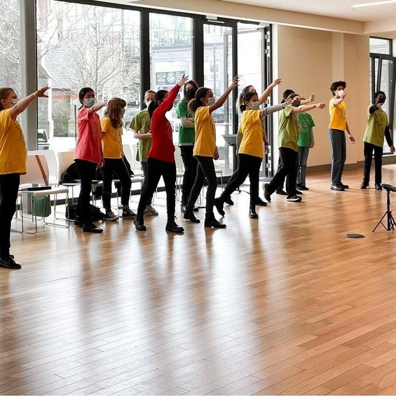BostonCitySing's tweet photo. Featuring our Cantare and Vocalise divisions for singers in grades 6 - 9. They had a great exchange recently, in which they performed "Ancient City" by  #PaulJarman, a long-time Boston City Singers favorite.

#bostoncitysingers #cambridgechildrenschorus #cambridgema #dorchesterma https://t.co/tjqPNJwL3k