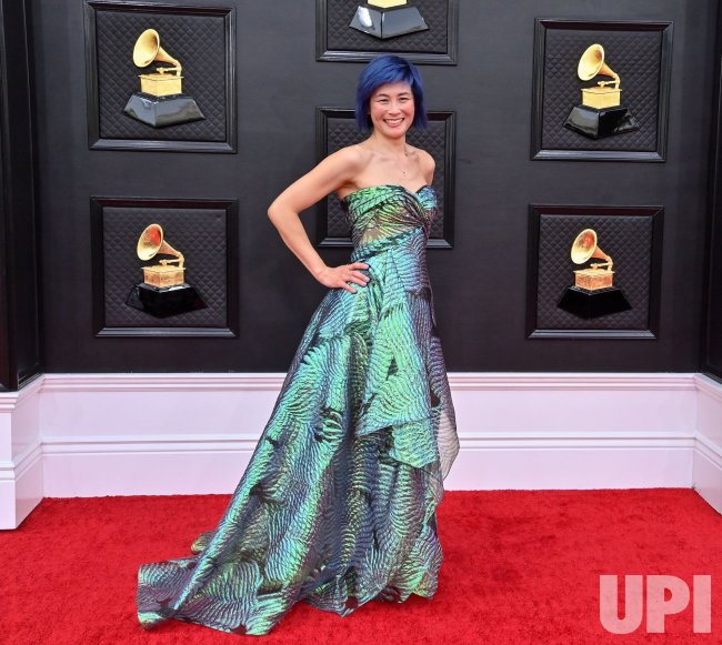 franquinn's tweet photo. Authors, who was wearing your book to the Grammys? Jennifer Koh got mine  #lookstobooks https://t.co/ua8WHrKrYL