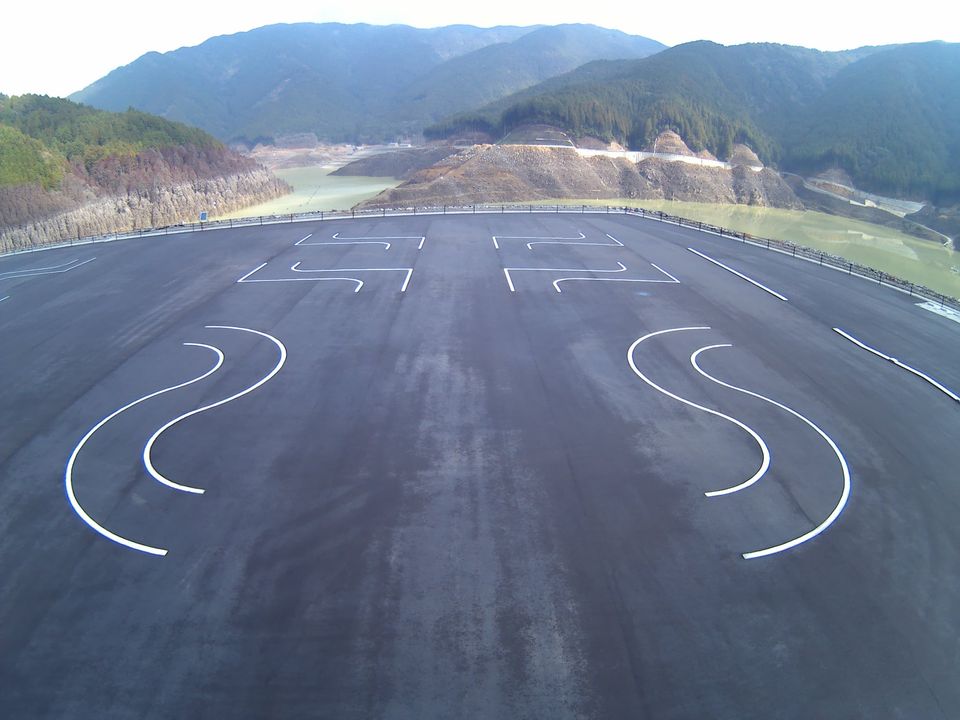 unagikoubou's tweet photo. 福岡県朝倉市小石原川ダム湖畔に、オートバイ専用交通公園が4/24オープン。
同日10時開演式。
式後、白バイによる模範走行と先導走行会あり。

画像は朝倉市FBページより
https://t.co/Bk4PpvrSuN https://t.co/etus10mNMy