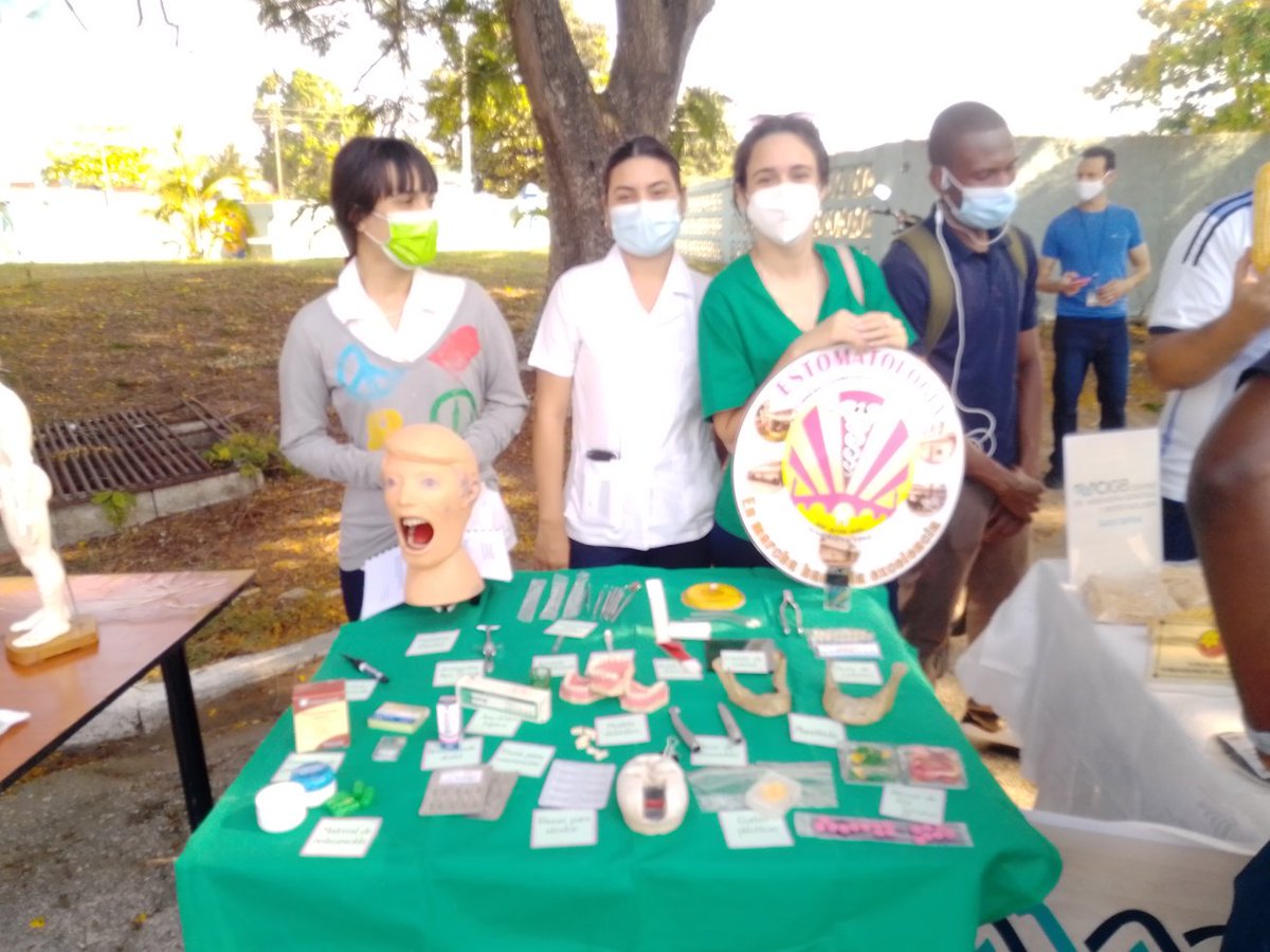 🔎🌽🇦🇴🎼  Feria de Exposiciones de la Universidad de Ciencias Médicas, artesanos y el CIGB en la Universidad de Sancti Spíritus. 
Feliz 4 de abril
#VamosConTodo  
<a href="/DiazCanelB/">Miguel Díaz-Canel Bermúdez</a> <a href="/UJCdeCuba/">UJC de Cuba</a> <a href="/aylinalvarezG/">Aylín Alvarez García</a>