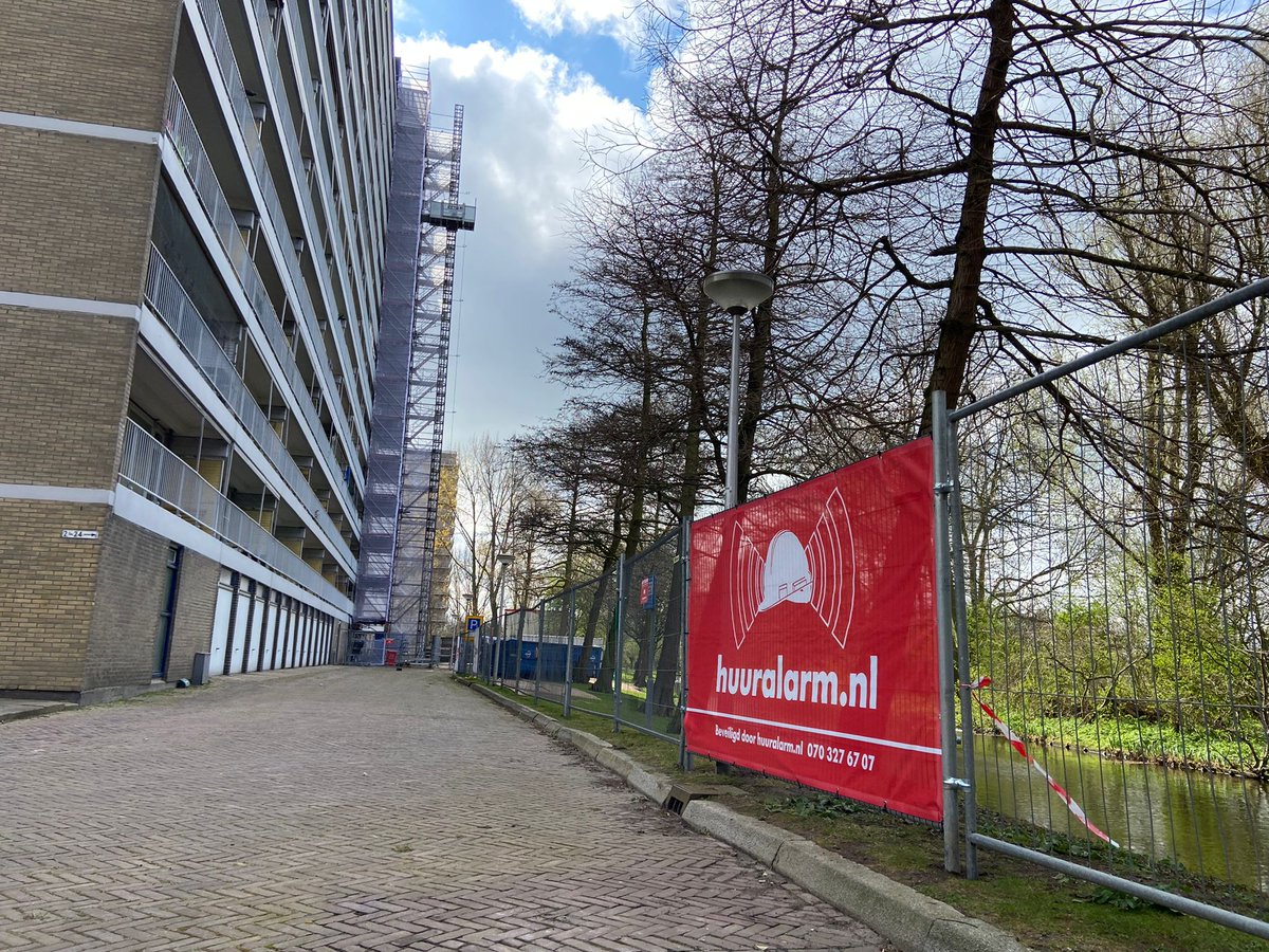 huuralarm's tweet photo. Huuralarm beveiligt voor Heembouw het project aan de Mozartlaan in Delft. Heembouw verzorgt in opdracht van wooncorporatie Woonbron het grootschalige onderhoud van 196 appartementen want #huuralarm #werktwel ook met #heembouw voor #bouwendnederland. https://t.co/tpaKjllbfW