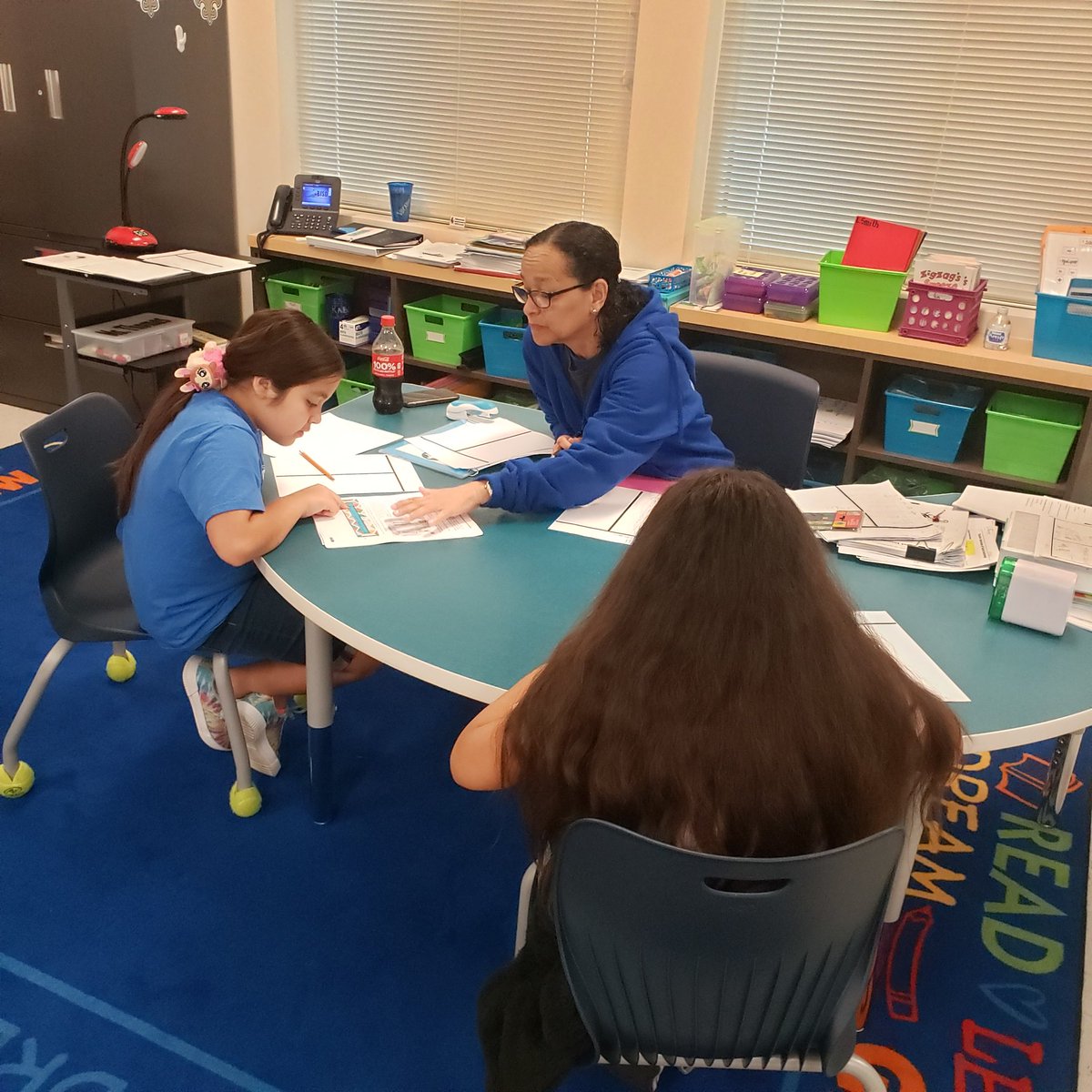 Selina_J_Ivy's tweet photo. Ms. Thomas working with her small group on note taking strategies.
#BISDBACKTOBETTER
#TogetherWeMakeAGreatTeam https://t.co/XpH917t1Ox