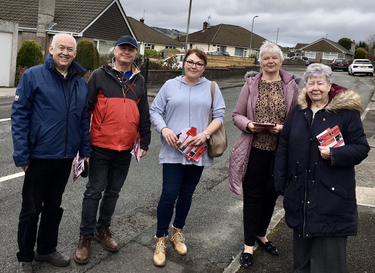 Great response to our <a href="/WelshLabour/">Welsh Labour</a>  local election campaign in Castle Park, Caerphilly. <a href="/elaine_forehead/">Elaine forehead</a> and Chris Forehead getting lots of support. Vital help from <a href="/sheil54/">Sheila J</a> and Sean Morgan. #LocalElections2022 #CCBC