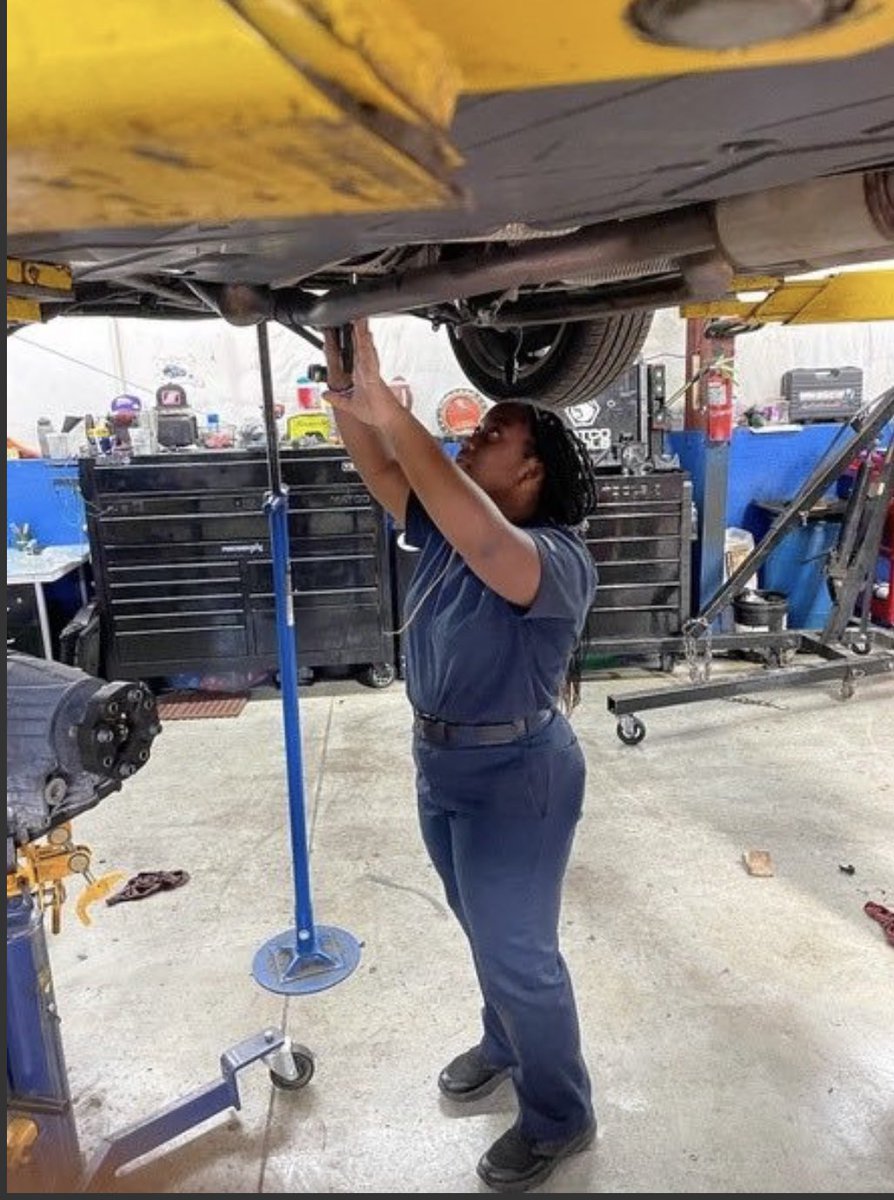 CareerTech_TPSD's tweet photo. Check out Automotive & Work-Based Learning student, Briana getting that hands-on experience through internship with Auto Medic-We appreciate you. Future career in the making. #marketableskills #buildingourown #bettertogether #CTEWORKS #TPSD https://t.co/8szXiViIwN