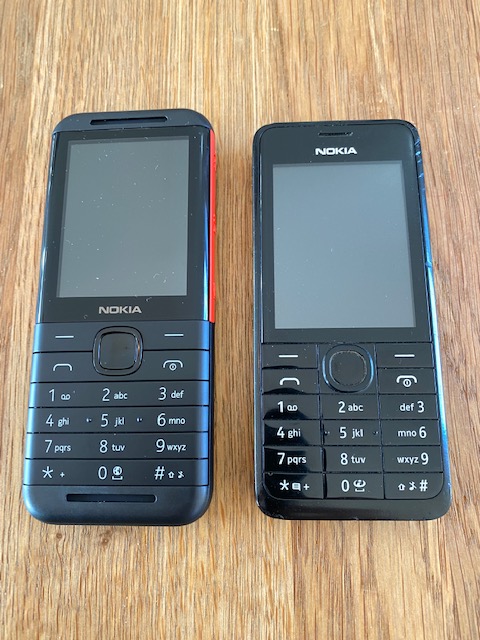 Har endelig skaffet meg ny telefon (den nye til venstre).