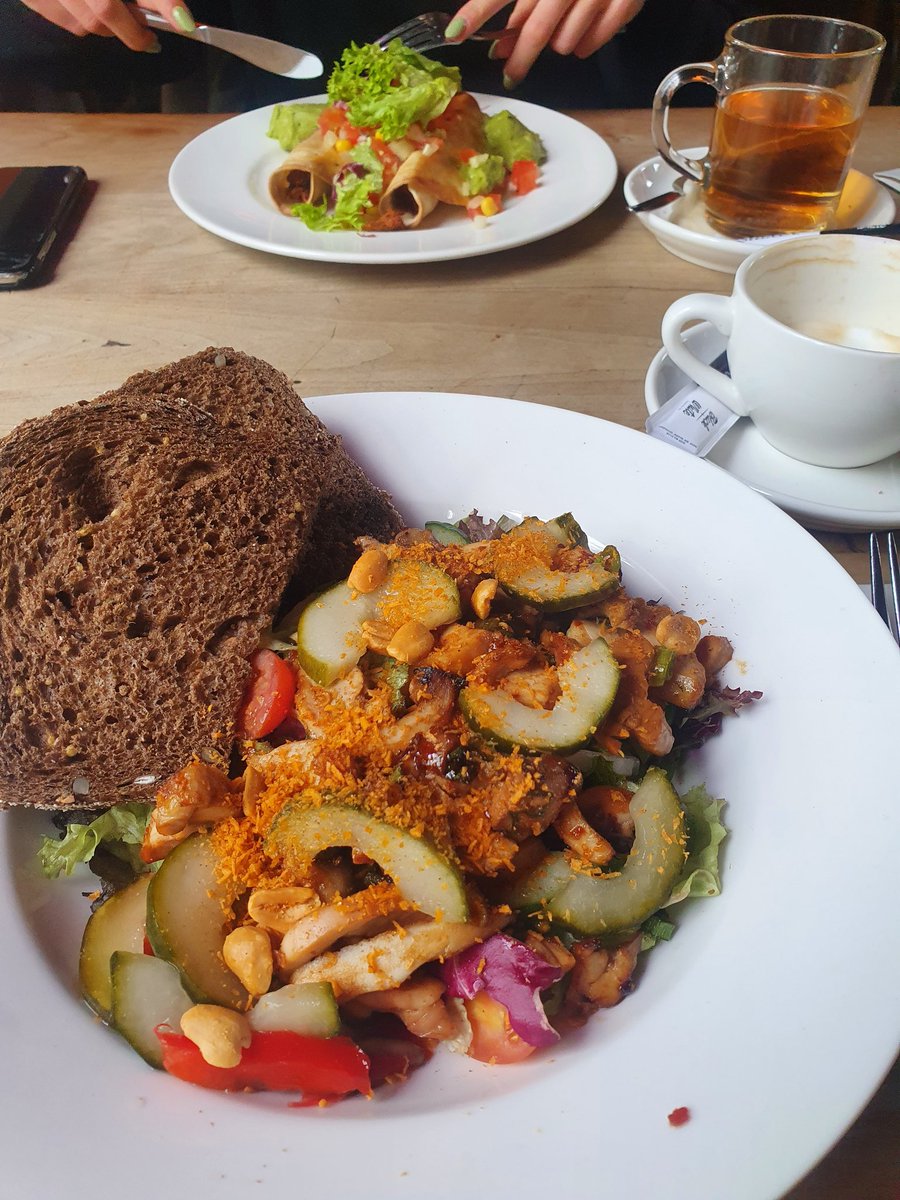 Het vakantiegevoel nog even vasthouden is lunchen met de jongste die klaar is met de toetsweek. 💕
 <a href="/DeHemelNijmegen/">De Hemel Nijmegen</a>
