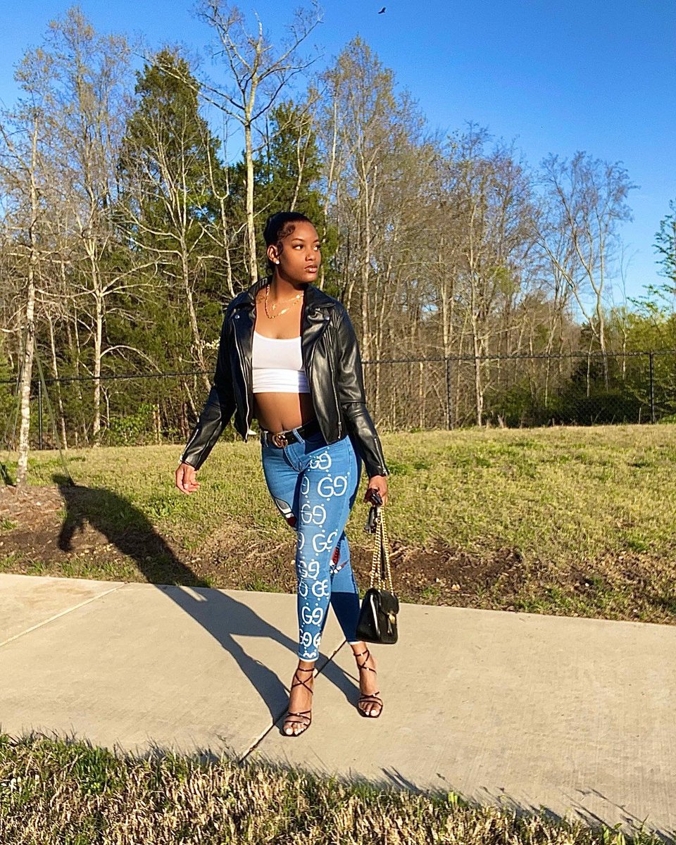 ashlynymahri's tweet photo. I don’t need designer, BITCH I AM THE DESIGNER.
Custom pants by me.
•
•
#model #charlottemodel #stylist #fashion #gucci #houston #LA https://t.co/uypUTDnN65