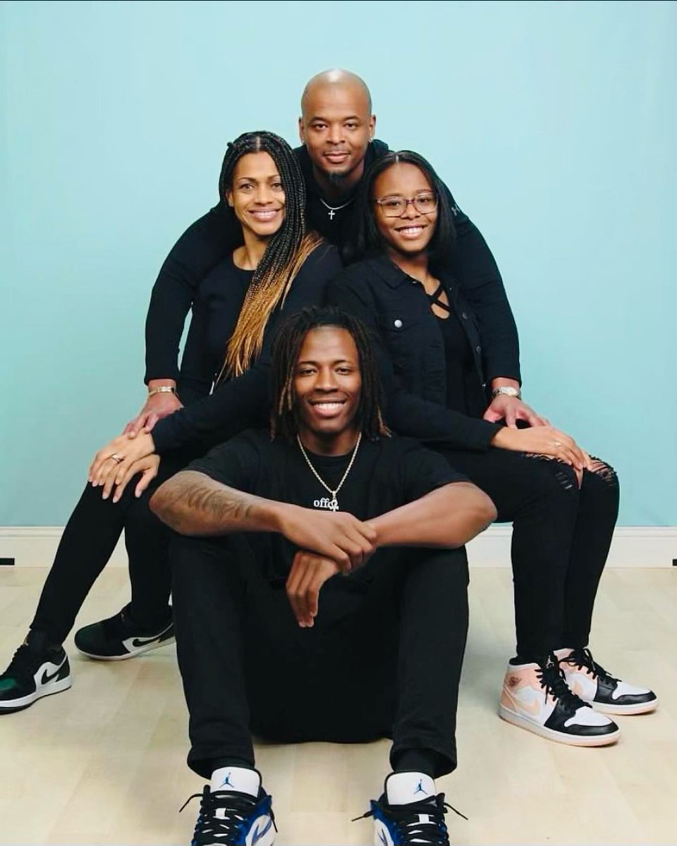 Coach_DesmaTB's tweet photo. Happy Birthday to an Amazing Husband and Father- a KING! Thanking GOD for the strength, humility, compassion and LOVE you embody every single day. Your example of obedience to God’s Word continually lifts up this household. Know that you are loved and appreciated #CelebratingHim https://t.co/WFvSUpQvhP