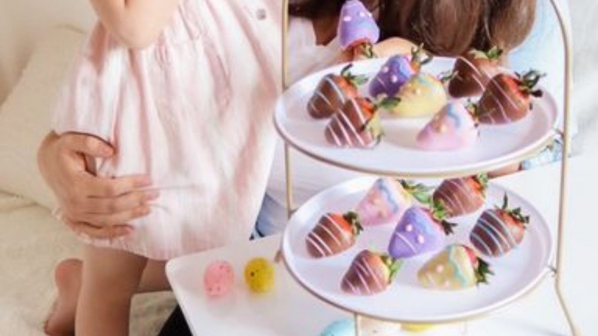 Bunny kisses &amp;  Easter wishes 🐇

📸<a href="/hannahmarieden/">Hannah Denison | Mom Blogger</a>