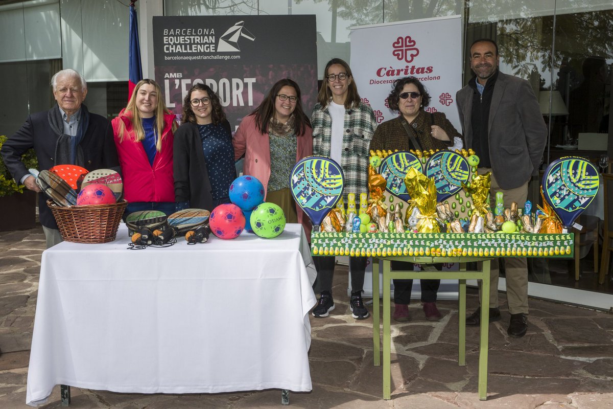 fundacionRCPB's tweet photo. Los niños y niñas 🧒👧 del Centro Polivalente Singuerlin de Santa Coloma de Gramenet de Cáritas recibirán la novena mona de Pascua 🐣 solidaria de la Fundación RCPB. 
¡Gracias a  @luciasainzp por amadrinar el acto y a @kuikmapadel por su generosa contribución!❤️ https://t.co/H0NTcn5aM3