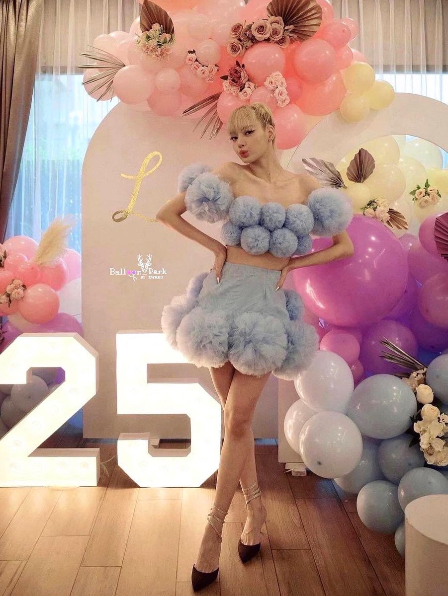 NaN0NiE's tweet photo. โอ๊ยยย ยินดีกับร้านเพื่อนจัง
ได้จัดฉากสวยๆให้กับ #ลิซ่า
Happy 25th Birthday Lisa 💗
#lisa #blackpink
#backdropballoons
#LALISA
ลูกโป่ง🎈 ธง🚩เค้ก🎂 ดอกไม้💐
🆔 Line@ : @balloonpark
ฝากติดตามร้านเพื่อนเราด้วยน๊าาา https://t.co/FIkAV0IUI4