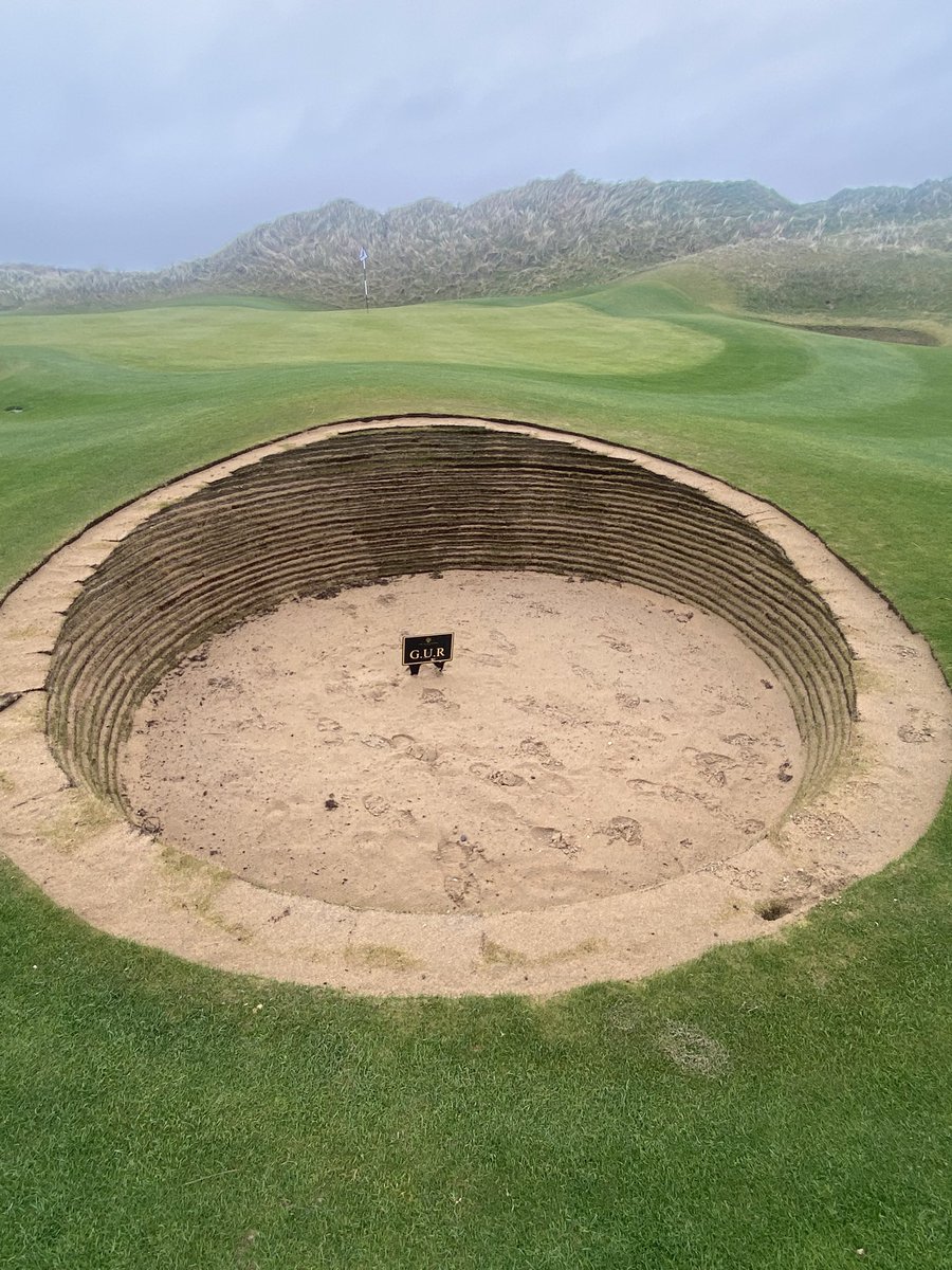 Scottmarr8's tweet photo. Guys working hard re building bunkers Looking top class! @TrumpDoonbeg 👍👏👏👏 https://t.co/nFle10jQ7x