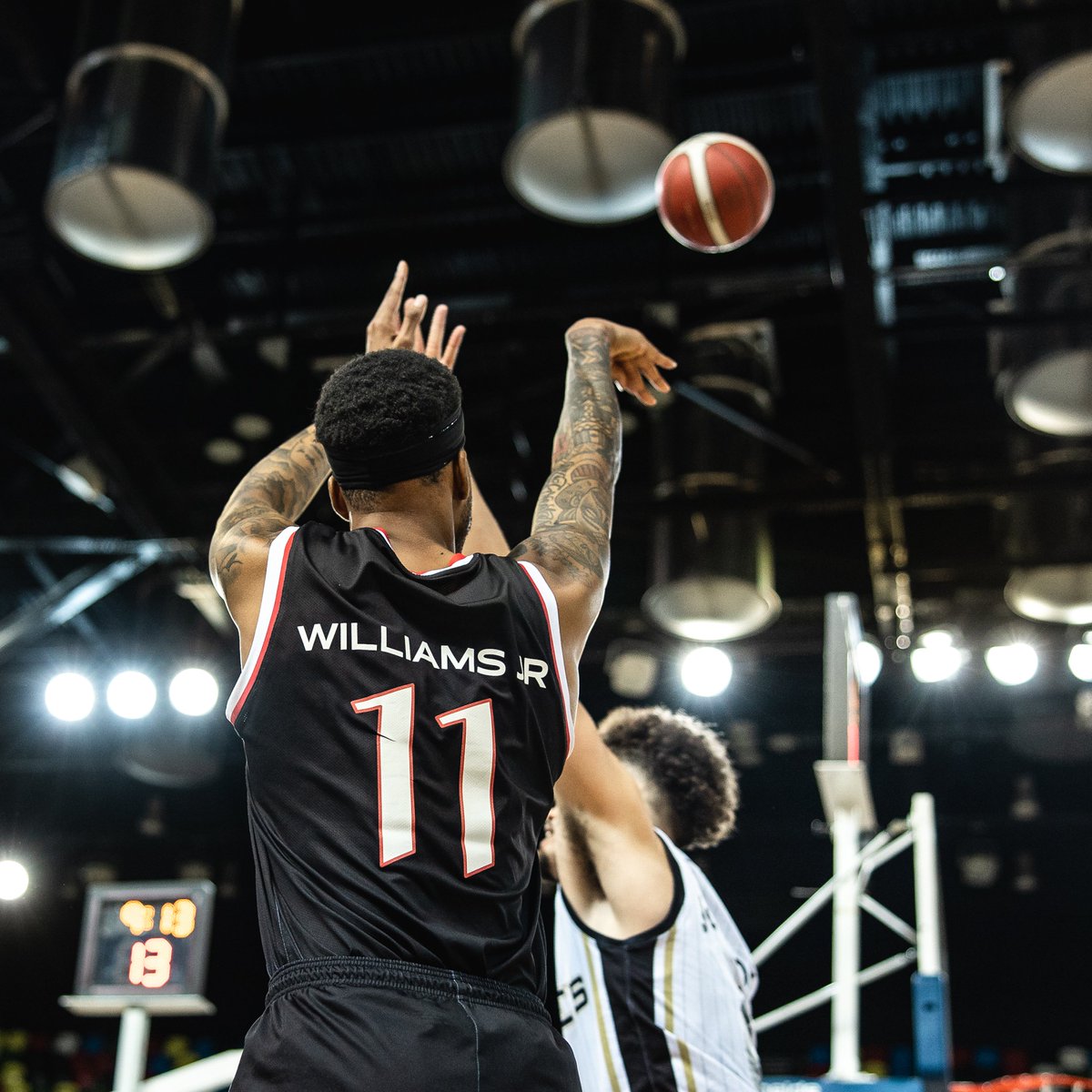 Hey Lions Fans!

We’re giving away 2 courtside seat tickets for Wednesday's home game to a lucky fan that RTs this tweet 🙌🏀

*Must be following us to enter*

Good luck 😉