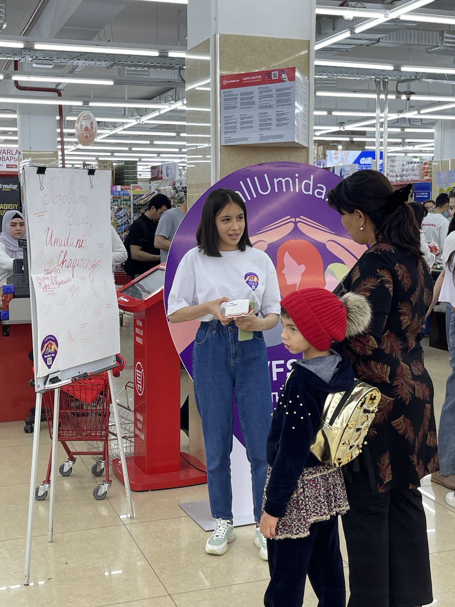 UNDP_Uzbekistan's tweet photo. Together w/ our partners & volunteers we started #AntiStreetHarassmentWeek with an outreach campaign for #CallUmida initiative.
To support:
1⃣ Learn what it is
2⃣ Express your position
3⃣ Spread the word
Together we can make streets safer for 👩🏻🧕👩🦰👩
#StopStreetHarassment https://t.co/paaKeae2AN