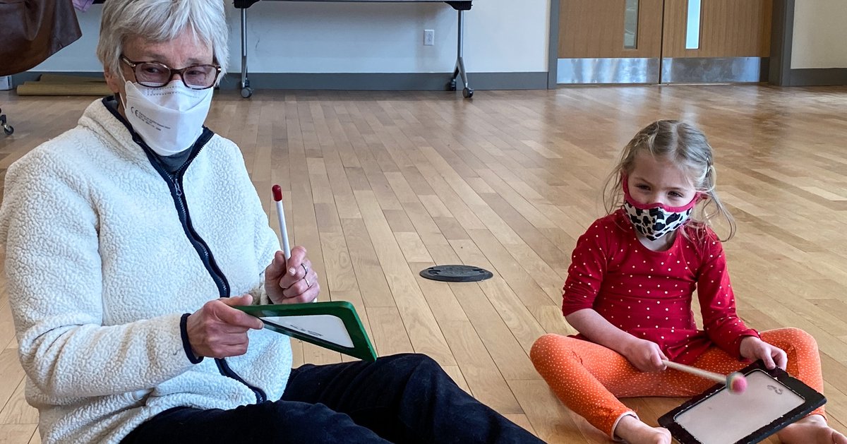 BostonCitySing's tweet photo. Featuring our Cambridge Children's Chorus Kodaly Singers hard at work on their rhythmic skills with the help of some special friends, with Wendy Silverberg @wjs_bcs 

#bostoncitysingers #cambridgechildrenschorus #choir #kodaly #cambridgema #singing https://t.co/E6hhHISx66