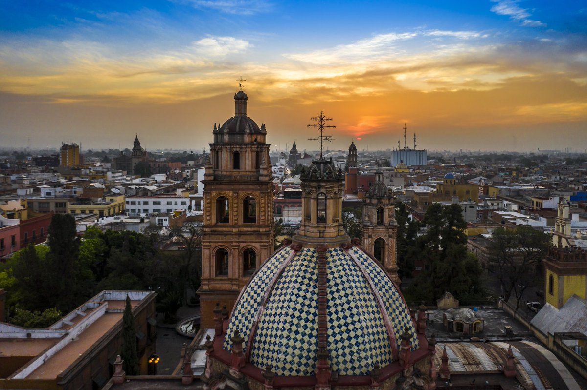 ElDronRamonSLP's tweet photo. AMANECER DESDE  NUESTRO
CENTRO HISTÓRICO ﾟ * ₊ ･  ﾟ𖧐
#ElDronRamón #sobrevolandolaciudad 
de #SLP

#mavicpro2 #djidrone #teníaqueser #SanLuisPotosí https://t.co/mK8u5GGR83