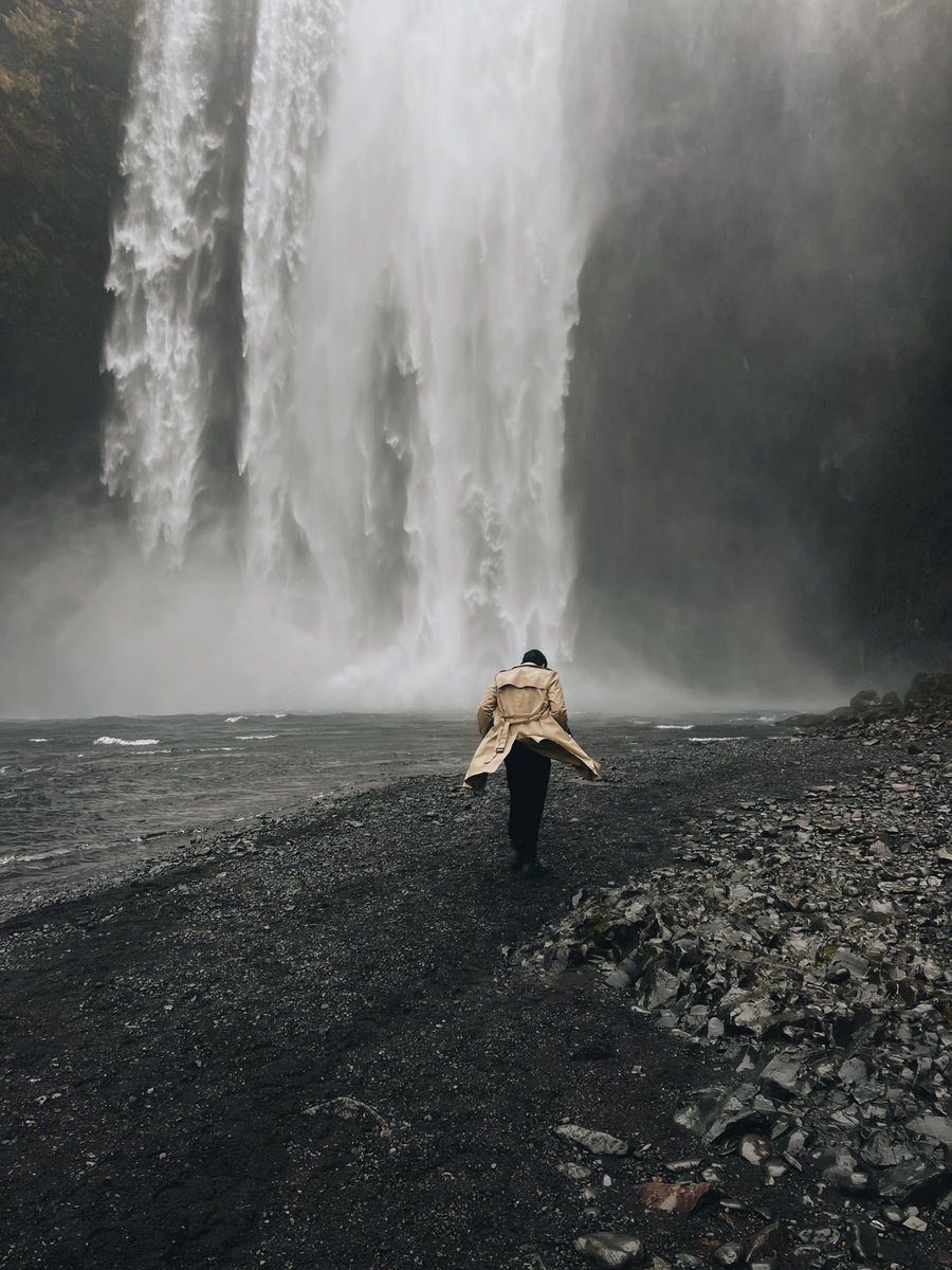 natalievi's tweet photo. A story of our Iceland trip, told by these four photos. https://t.co/AVjgLo2sBZ