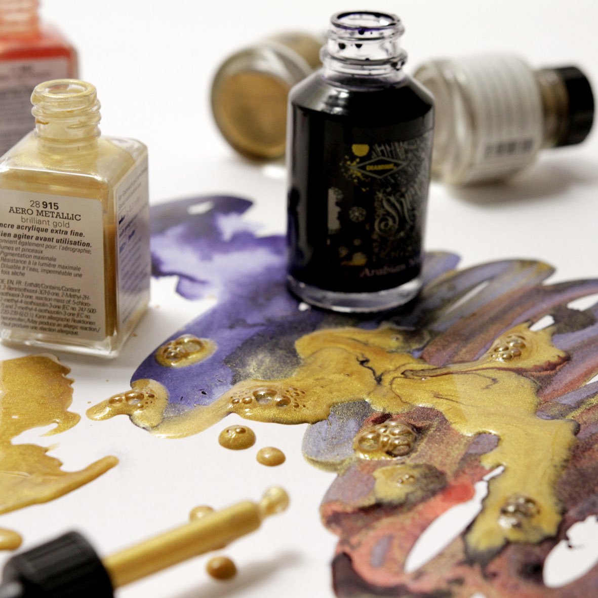 plushbrush's tweet image. ✨ 🙀..My very first Book “Brilliant Inks” is open for pre-order!..
🙏 Thank you @QuartoCreates 
🤩You can now pre-order on Amazon, or any e-tailer quarto.com/books/97807603…
🔎Just  search my name or book title! #inktober #coloredinks #ink