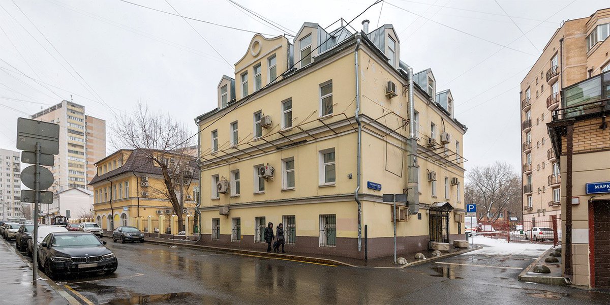 В этом году по программе "Мой районе" капремонт придет в здание дорожной инспекции ОАТИ.
 
1. Строение на Таганской, 32/1с9с, появилось в 1917-м году и было двухэтажным. 
2. В 90-х его реконструировали, надстроив... hooppy.ru/shared?pid=427…