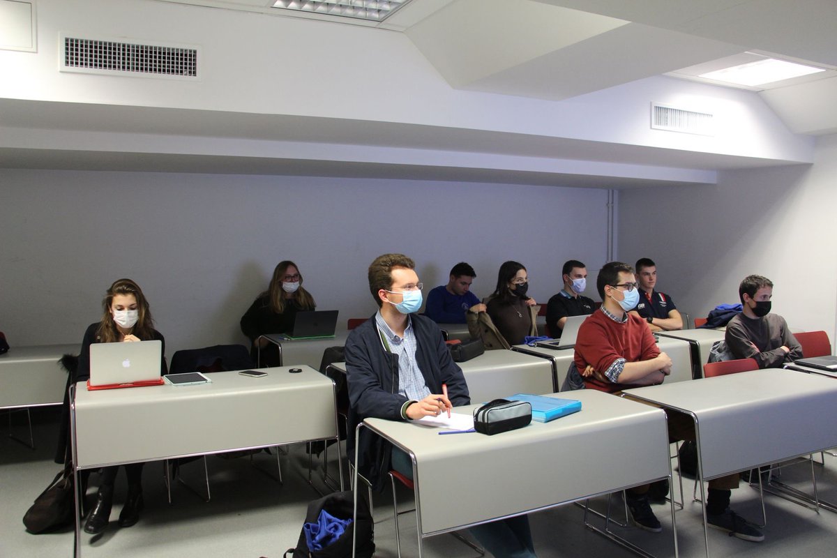 ParolesDefense's tweet photo. Le 8 mars dernier, @ParolesDefense a eu le plaisir d'accueillir Thomas Graindorge, conseiller juridique du @ComcyberFR.

Les membres ont pu découvrir le cadre juridique et les risques inhérents au domaine de la #cyberdéfense, ainsi que les missions du COMCYBER. https://t.co/qlTMR6N7QZ