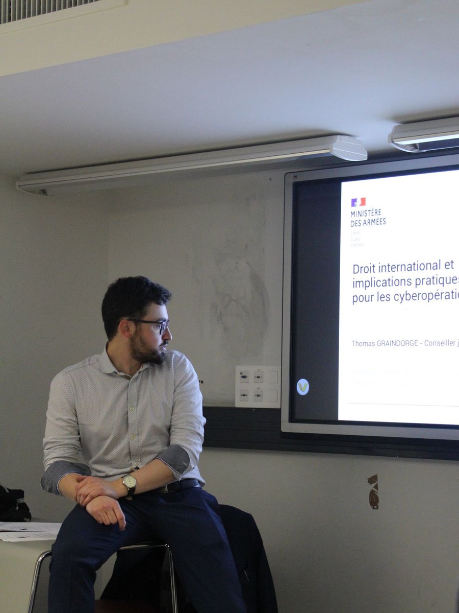 ParolesDefense's tweet photo. Le 8 mars dernier, @ParolesDefense a eu le plaisir d'accueillir Thomas Graindorge, conseiller juridique du @ComcyberFR.

Les membres ont pu découvrir le cadre juridique et les risques inhérents au domaine de la #cyberdéfense, ainsi que les missions du COMCYBER. https://t.co/qlTMR6N7QZ