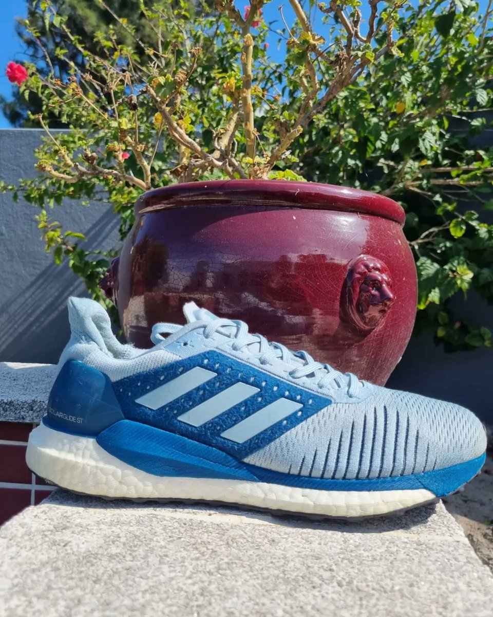 Shakeeb30081's tweet photo. I started a shoe cleaning business please share and follow on ig or dm me if you want your shoes cleaned sneakaclean https://t.co/1RIcDoVWN1