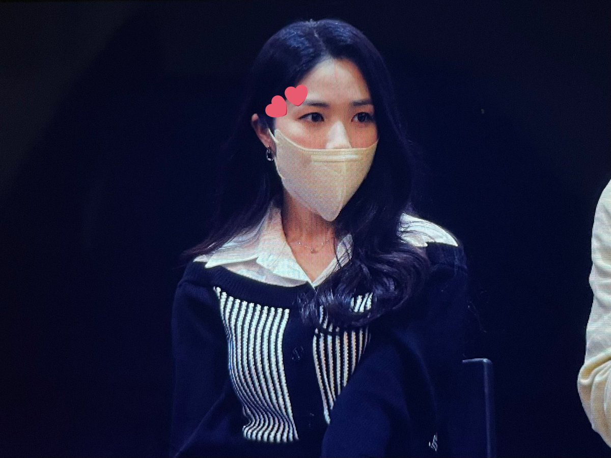 fig_pink's tweet photo. 선배님들 말씀 개집중하는 갓기.. 다들 어때? #불도저에탄소녀 #김혜윤 https://t.co/e02JCvbS7G