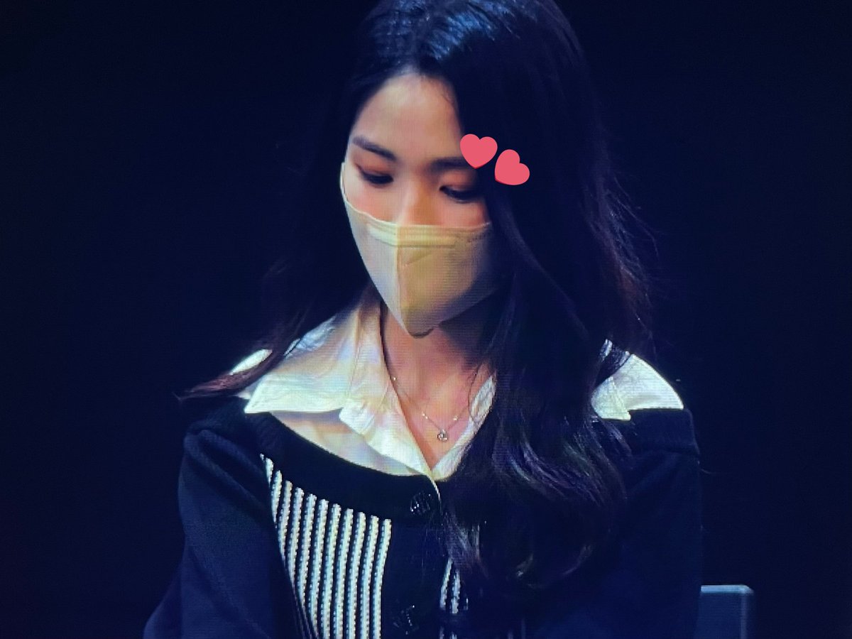 fig_pink's tweet photo. 선배님들 말씀 개집중하는 갓기.. 다들 어때? #불도저에탄소녀 #김혜윤 https://t.co/e02JCvbS7G