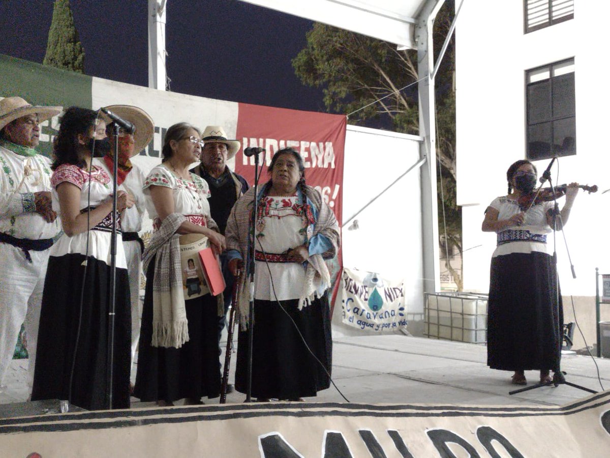 Desinformemonos's tweet photo. #México Tras vivir momentos de tensión en el traslado desde Alcozacán, Guerrero, hacia la Ciudad de México por la presencia del grupo militar Los Ardillos, con marcha y mítin la Caravana por el Agua y la Vida llegó a la comunidad de Milpa Alta. https://t.co/rsGmlVySEk https://t.co/Qqqj7MQYx5