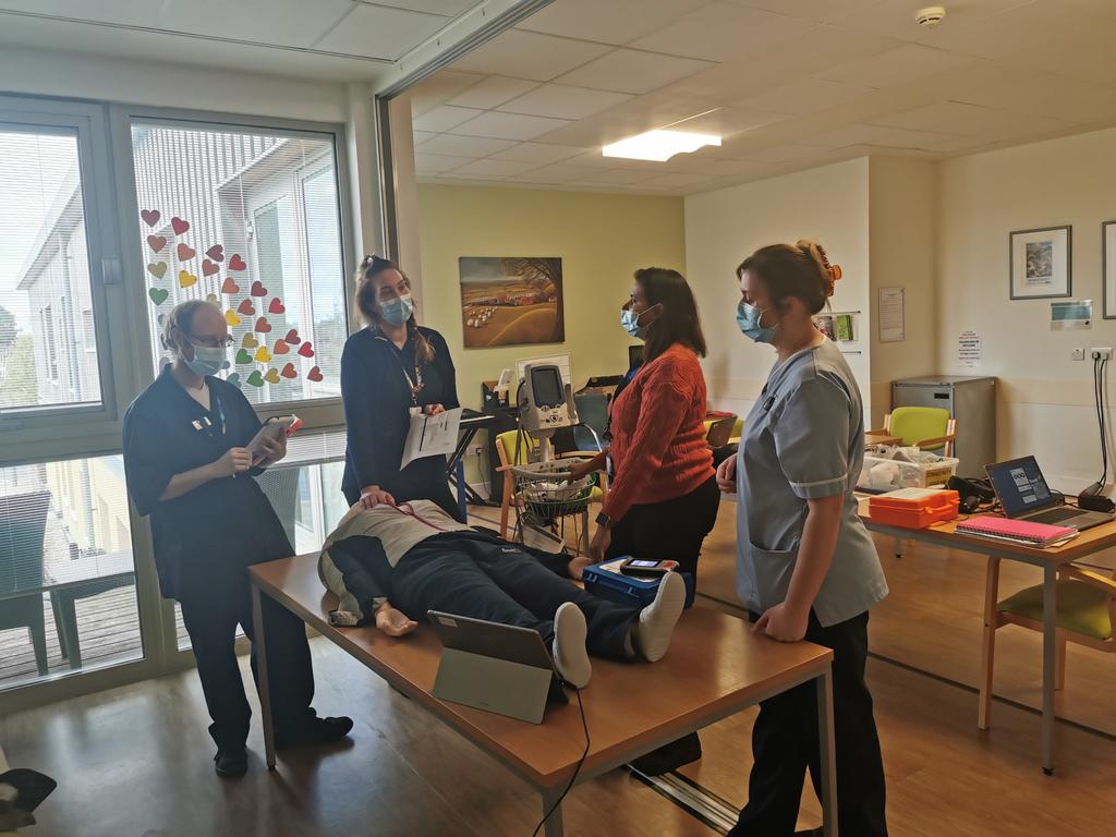 redwood_vanessa's tweet photo. SIM at South Petherton Community Hospital, working well togerher to recognise deterioration #simulated practice #community teams @Piprich1 @BakerKatyhaynes @JenniferCoombe8 https://t.co/jQxiHZNOHl