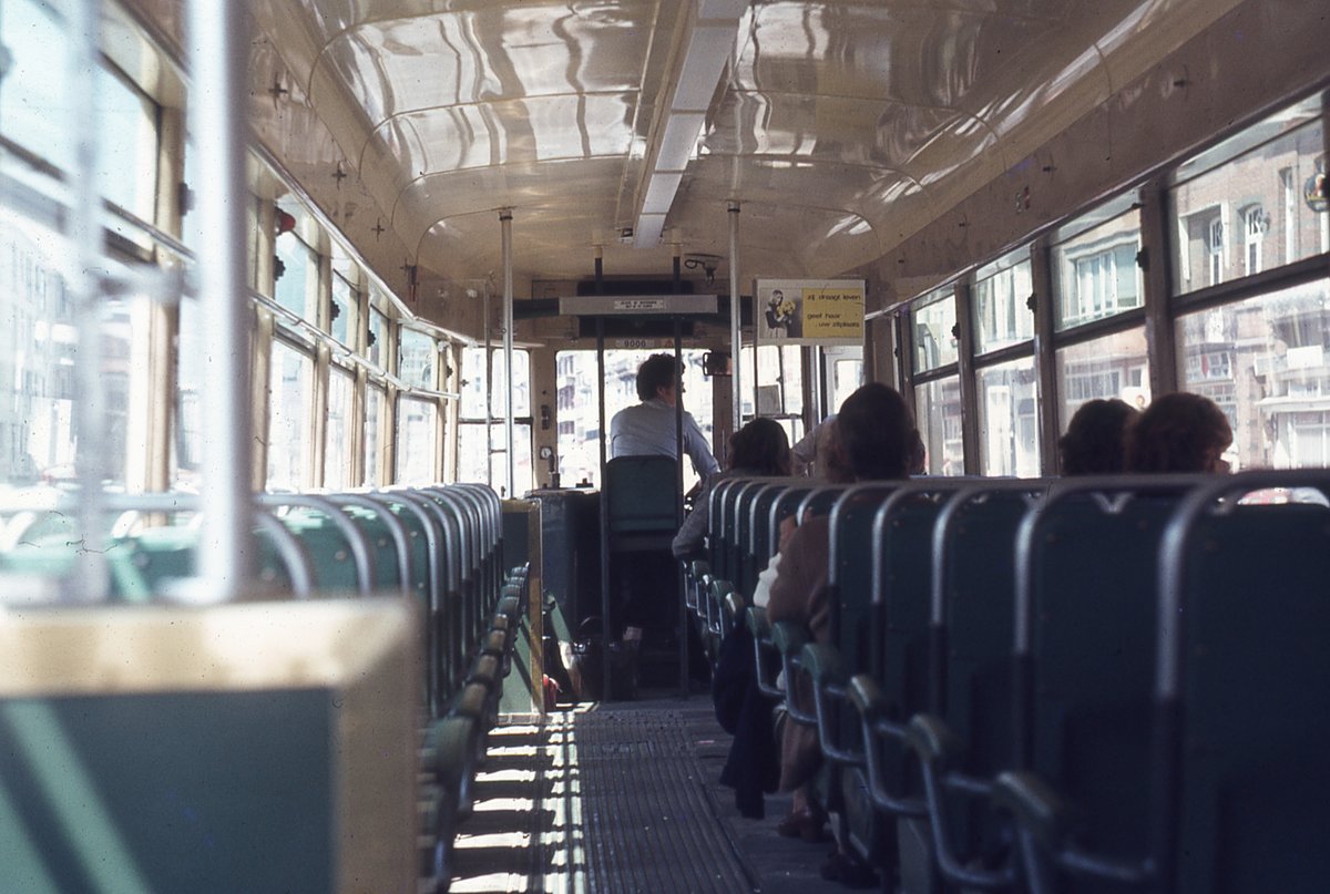 de_wattman's tweet photo. #Buurttram in beeld 003. Interieur SO 9006. Juli 1979. Let nog op het pamflet achter de wattman: "Zij draagt leven. Geef haar uw zitplaats" Maar deze ochtend is het rustig in de tram richting Oostende #nmvb https://t.co/eB1PIkGLxz