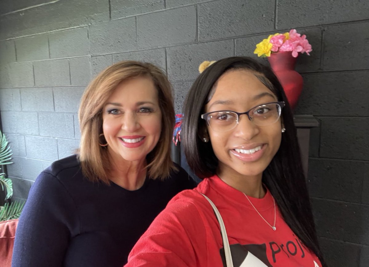 newstucker's tweet photo. We are celebrating  #GradWeekKnox by sharing great @ProjectGRADKnox student success stories all week.Kicking things off with a live announcement on WATE at 4pm from @letsoschris and former GRAD scholars.This is big news about #FulfillingOurPromise @6News https://t.co/PvARoGqACL