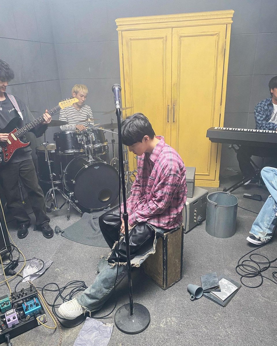 Hmp771's tweet photo. #GraySuit #suho_colorful https://t.co/5WwIeGPPns