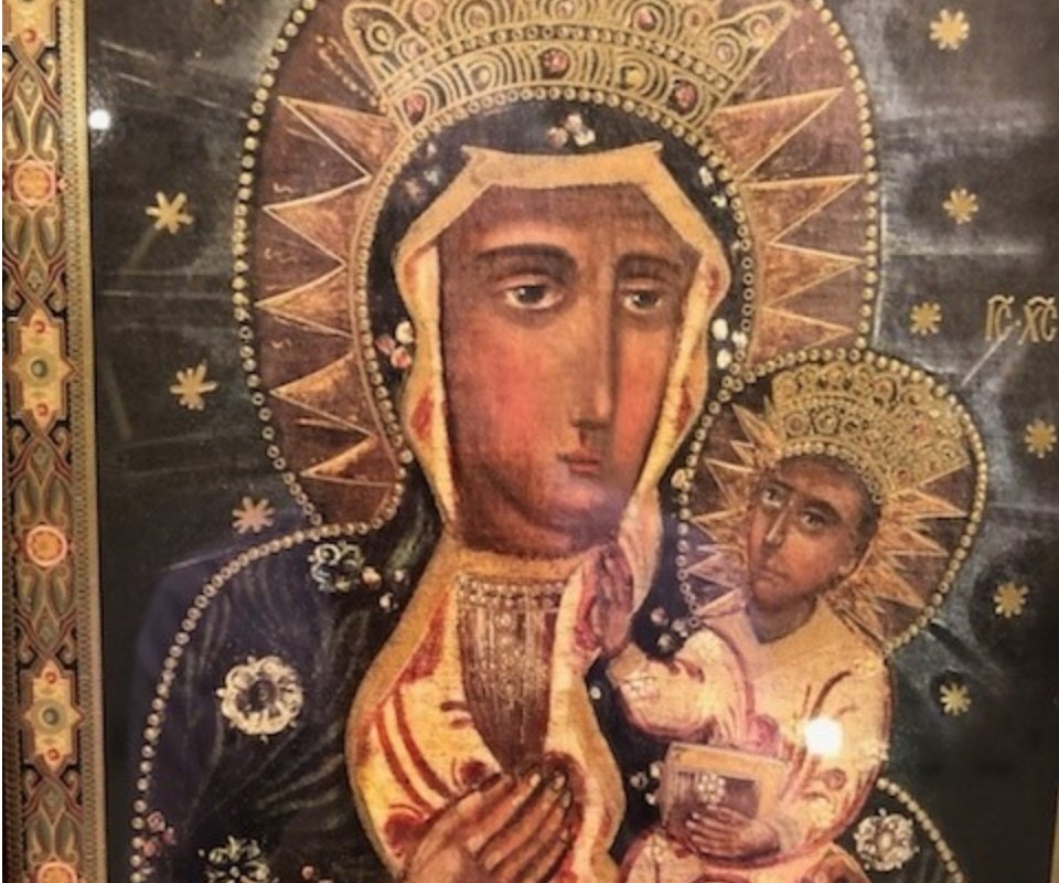 FaraCharity's tweet photo. 'Giving hope to those who have no hope' Our Founder Jane presented this icon at the Walsingham Parish Consecration Service https://t.co/JaGgEwn9QK
#SolidarityWithUkraine #icon #iconpainter https://t.co/BXWrlSp69N
