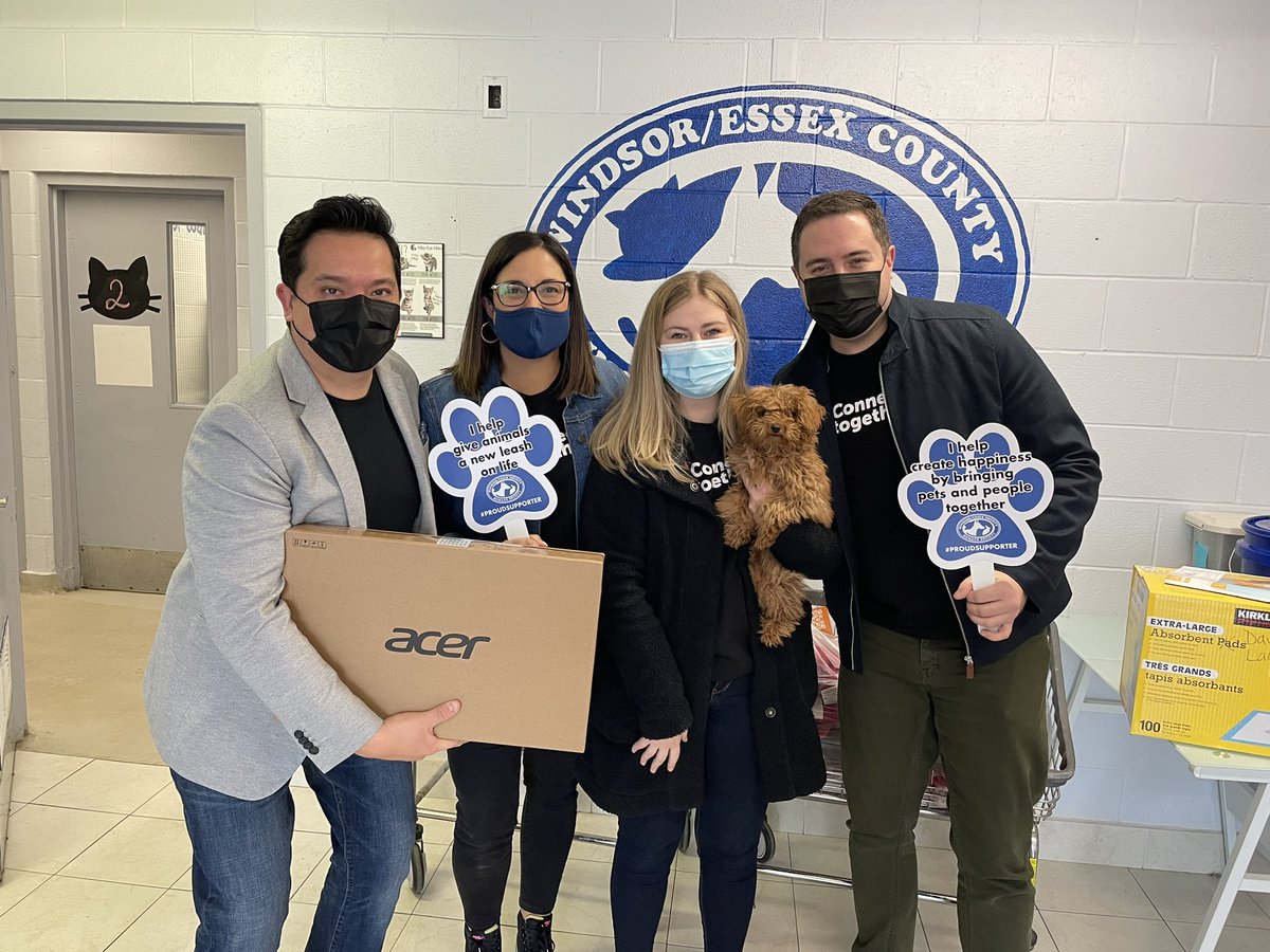 ArmsBumanlag's tweet photo. Thank you to my friend @JoanneSoave and the crew from @WaveDirectHQ for donating a new Laptop for our intake department! They spent the morning with some furry friends. 

Second Chances Happen because of you at @windsorhumane. 🐈🐕🐾🦴 https://t.co/CJSD0vDYft