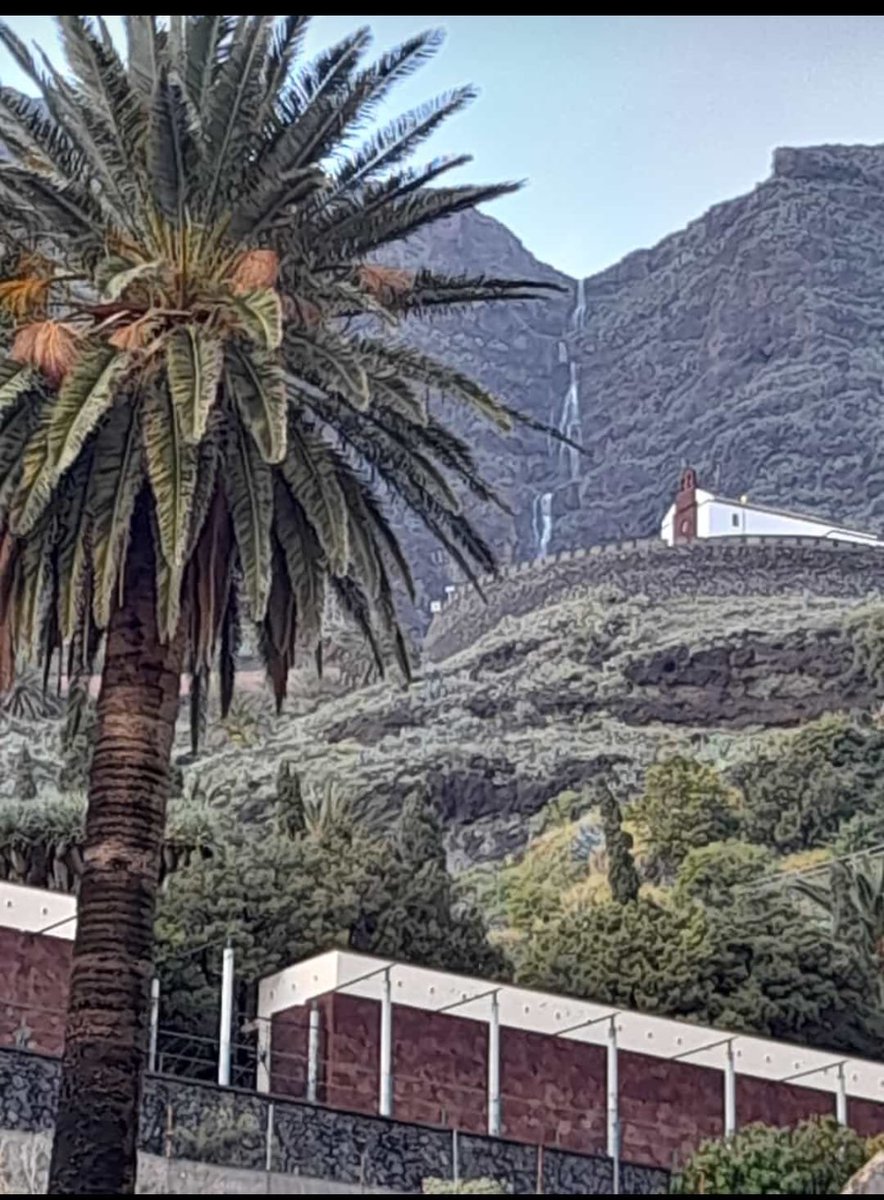 AGMCan's tweet photo. Cascada de #Arure hacia #ValleGranRey #LaGomera donde, junto con #Vallehermoso en el norte, se han superado los 75 y 80 litros respectivamente, tan solo en las 24h del día de ayer domingo 3 de abril de 2022.

El paso de esta borrasca, uno de los mejores episodios de la temporada. https://t.co/U77J0oA74o