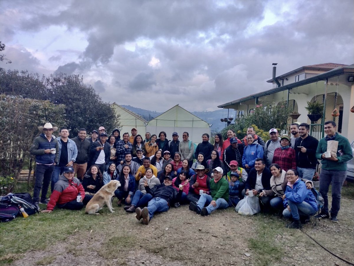 Nuestra semana de clases en #Maestría en #DesarrolloRural de @FearJaveriana estuvo llena de aprendizajes, reflexiones y construcción colectiva de conocimiento. Muy inspirados en continuar aportando al cuidado de la casa común, desde la #EcologíaIntegral