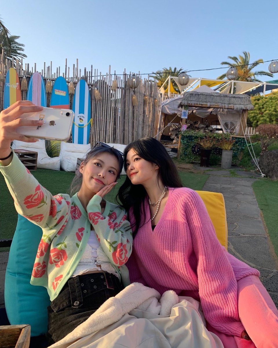 ahiniverse's tweet photo. Look at them 🥺 Cindy and Sophie finally together 💞 https://t.co/vbkux66hdr