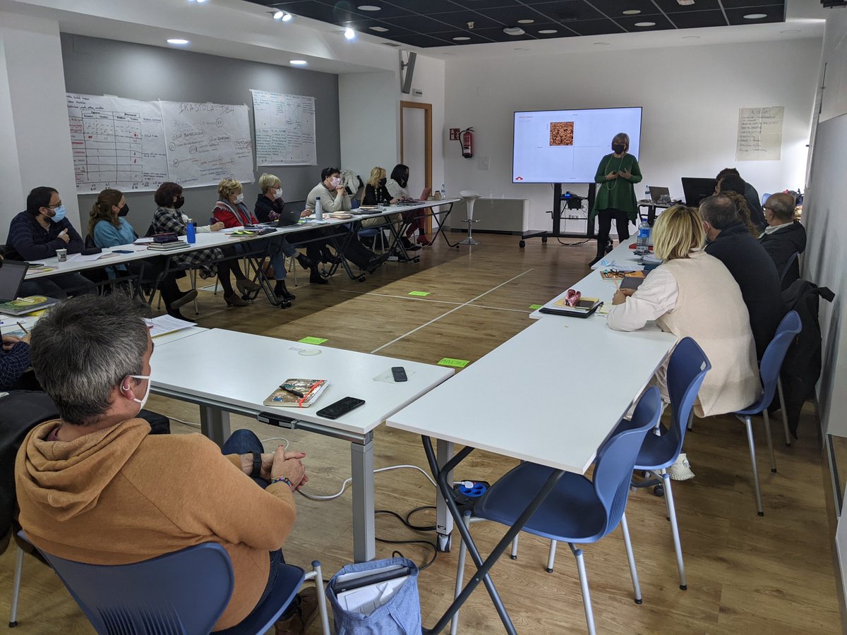xaragay's tweet photo. Hoy, junto con @jonquerarno hemos iniciado el tercer seminario de dos dias con el equipo de @EHIkastolak para transferir la metodología #RIEDUSIS de transformación educativa https://t.co/0NLwoZ6YQ9